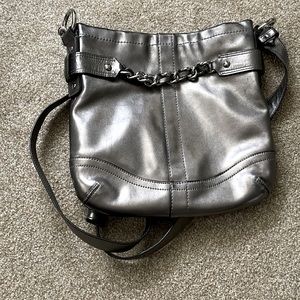 Can be used as a cross body or shoulder bad